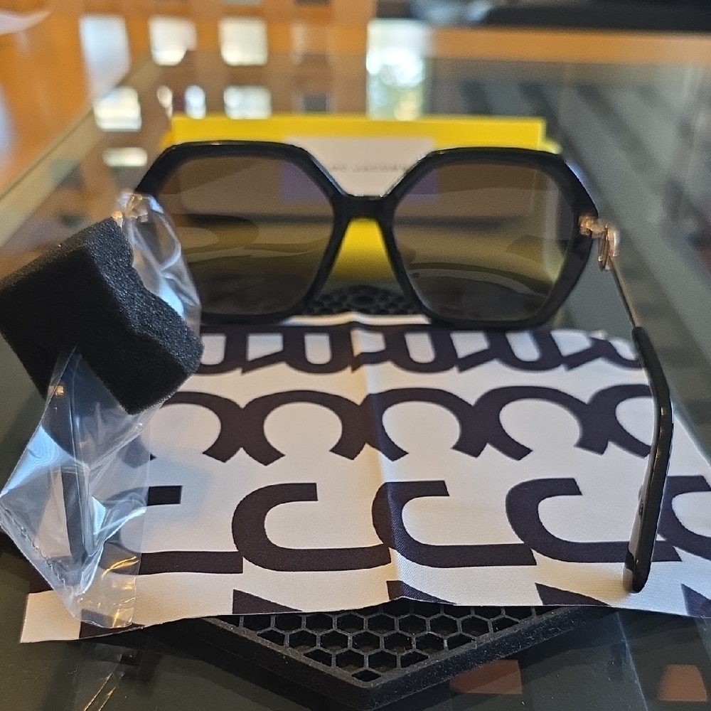 NWT Marc Jacobs Black Geometric Sunglasses - Picture 8 of 13